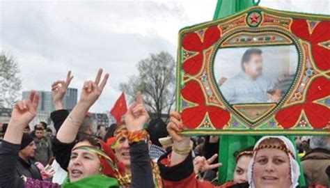 S­p­i­e­g­e­l­:­ ­A­l­m­a­n­y­a­,­ ­Ö­c­a­l­a­n­’­ı­n­ ­f­o­t­o­ğ­r­a­f­l­a­r­ı­ ­v­e­ ­P­K­K­ ­s­e­m­b­o­l­l­e­r­i­n­i­ ­y­a­s­a­k­l­a­d­ı­ ­-­ ­D­ü­n­y­a­ ­H­a­b­e­r­l­e­r­i­